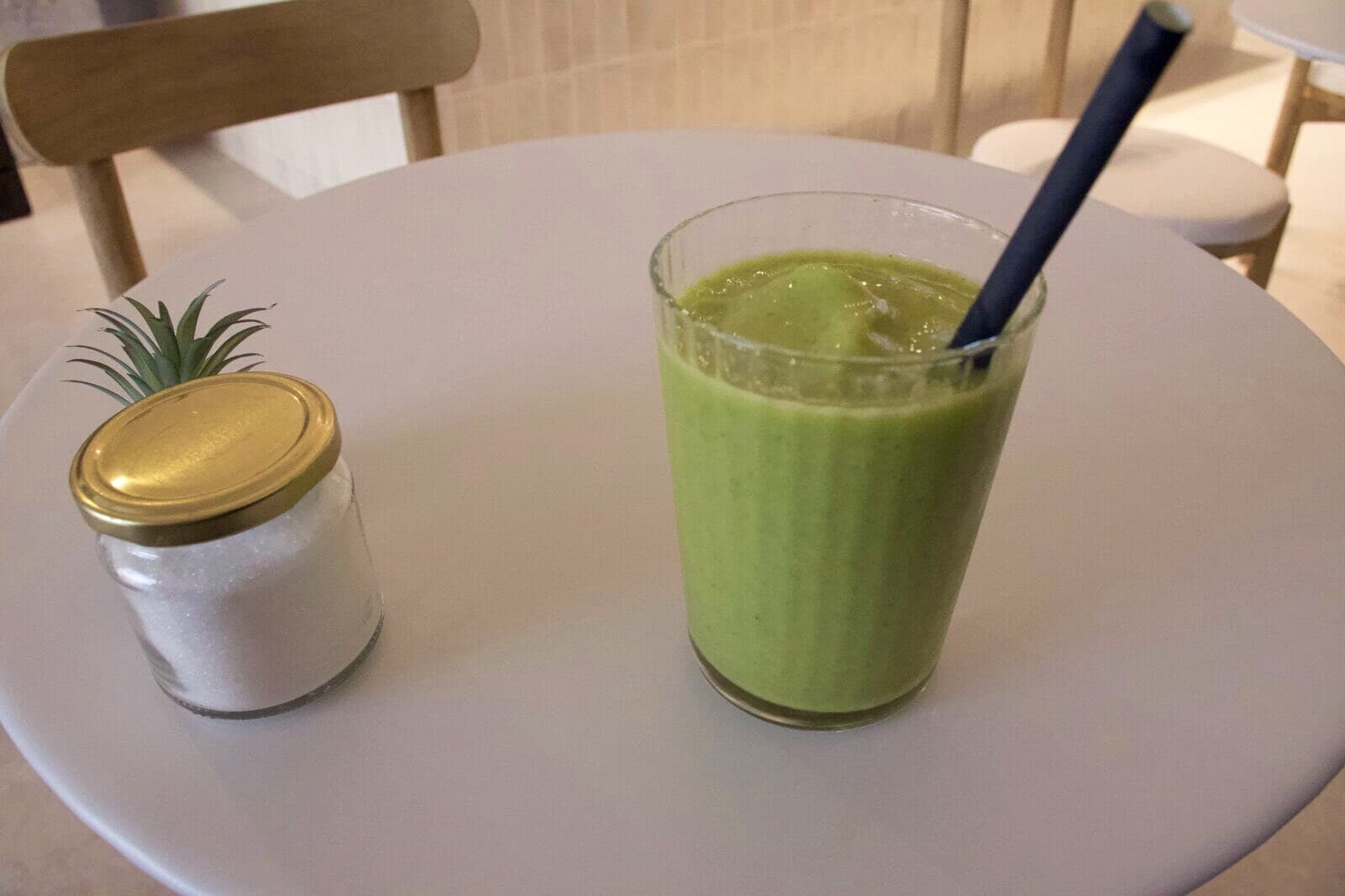 Smoothie Green mango en la terraza